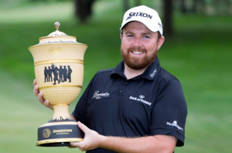 Shane Lowry holding the WGC Bridgestone Invitational trophy