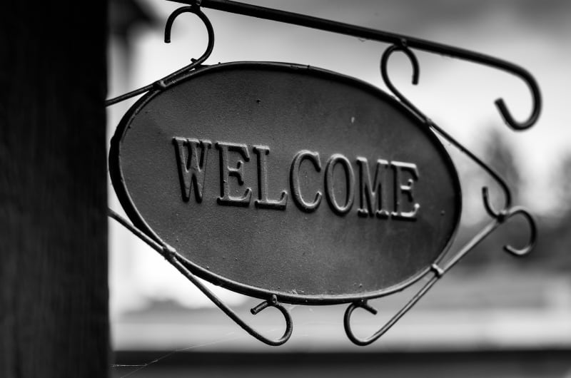 Black Metal Oval Welcome Sign With Scrollwork