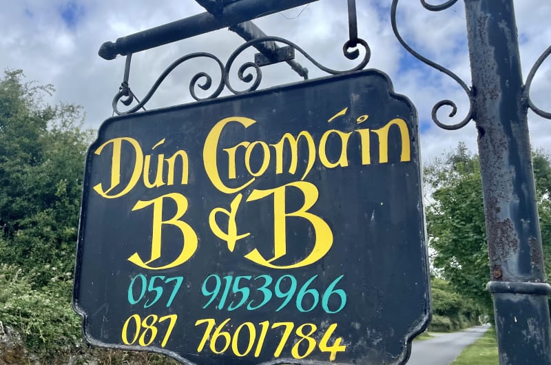 Dun Cromain Bed and Breakfast black hanging sign