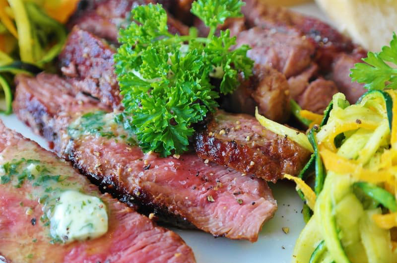 Sliced Grilled Steak With Parsley And Julienned Vegetables