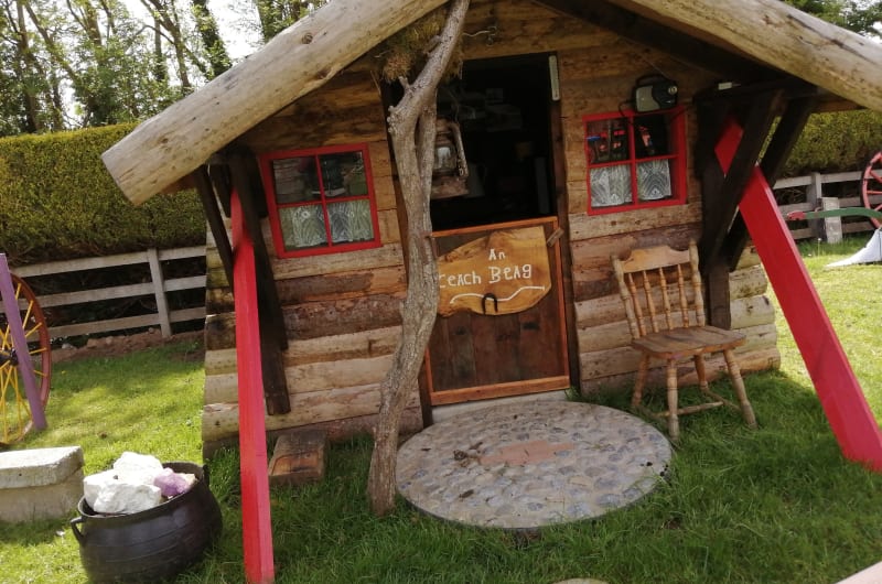 Small rustic log cabin with red window frames gz9u5g