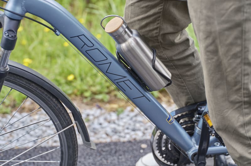 Blue Romet Bicycle With Stainless Steel Water Bottle f3qgba