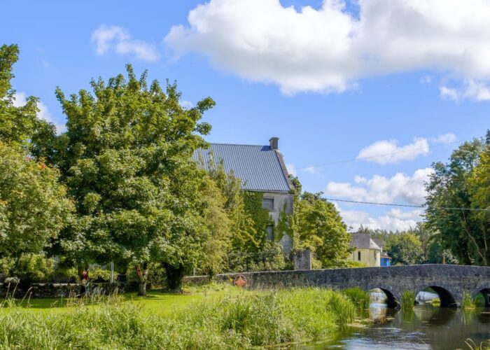Clara Header Image Scenic Stone Arch Bridge Over A River litkka