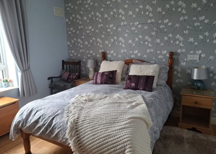 Cozy Bedroom With Floral Wallpaper And Wooden Bed dvsciy