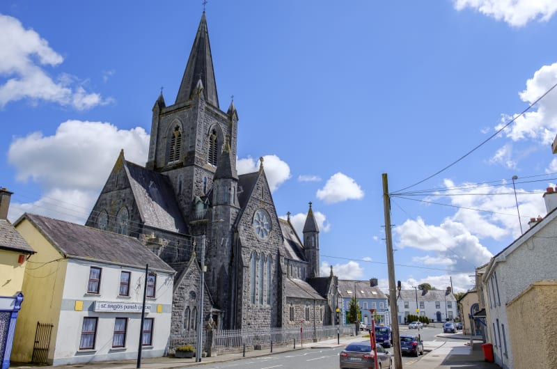 Large Gray Stone Gothic Church With Tall Spire hd1kjn