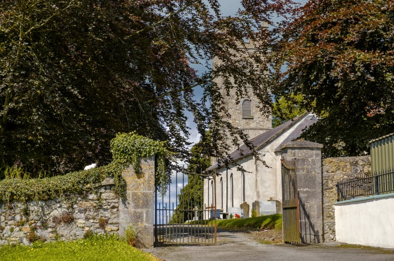 Old Stone Church With Tower And Graveyard Gate q7shuv