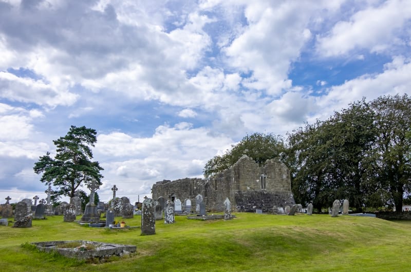 Stone church ruins in a historic cemetery gztmd7
