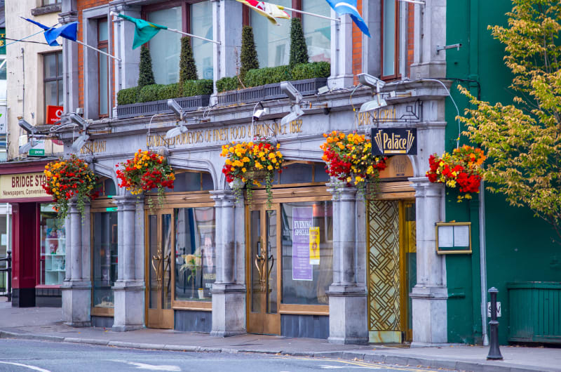 The Palace Bar And Grill Building Exterior tihju9
