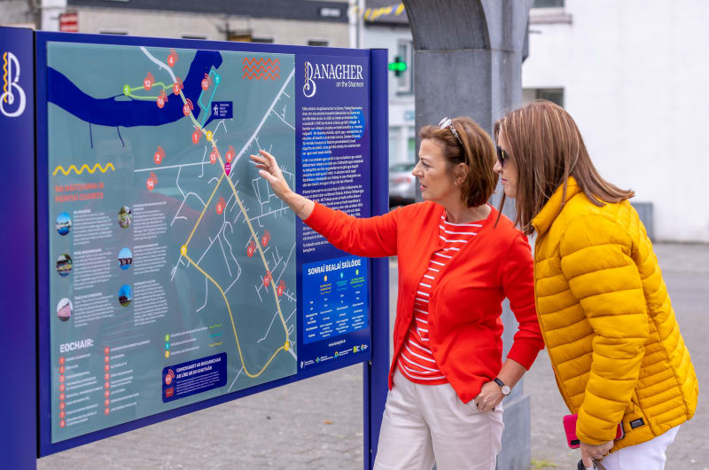 Two women viewing Banagher on the Shannon map t67uip