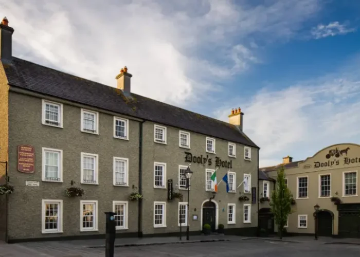 doolys hotel outside view