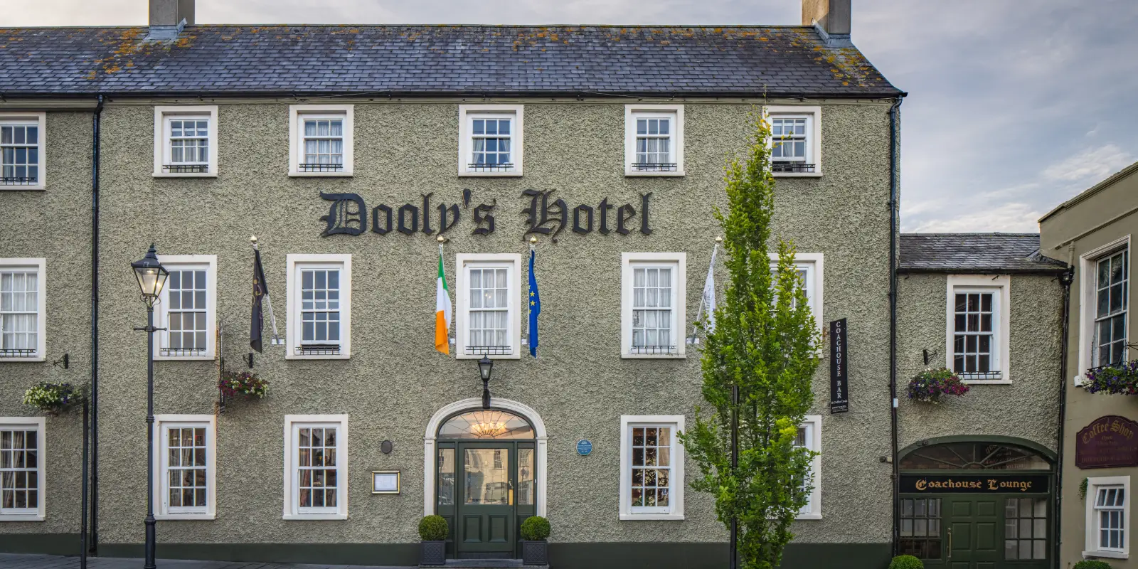 header doolys hotel