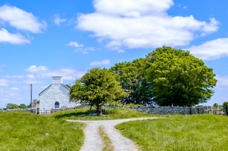 rahan country track white church by trees
