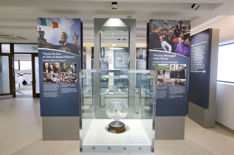 Museum exhibition panels about Barack Obama in Ireland ksz1gj