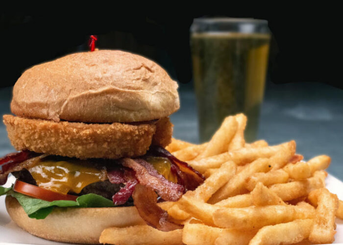 bacon burger roll with chips