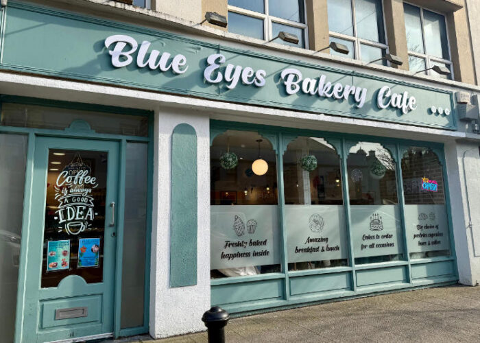 blue eyes bakery cafe store front