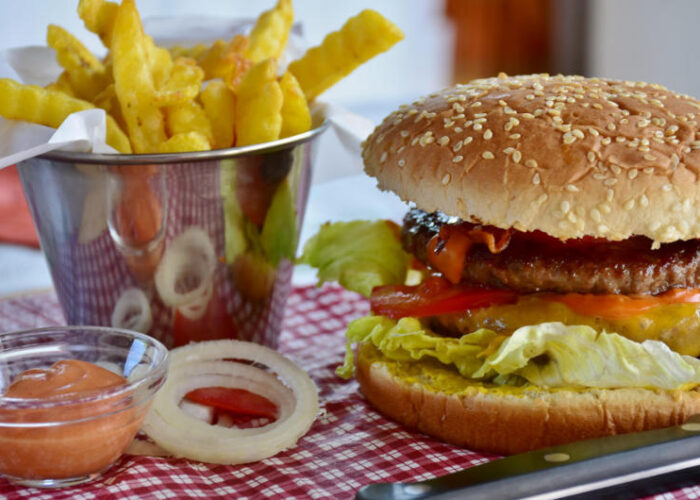 burger chips onions dip