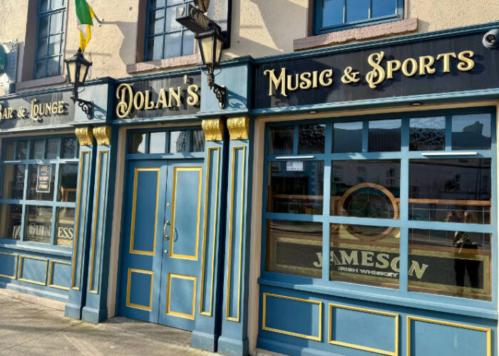 dolans bar