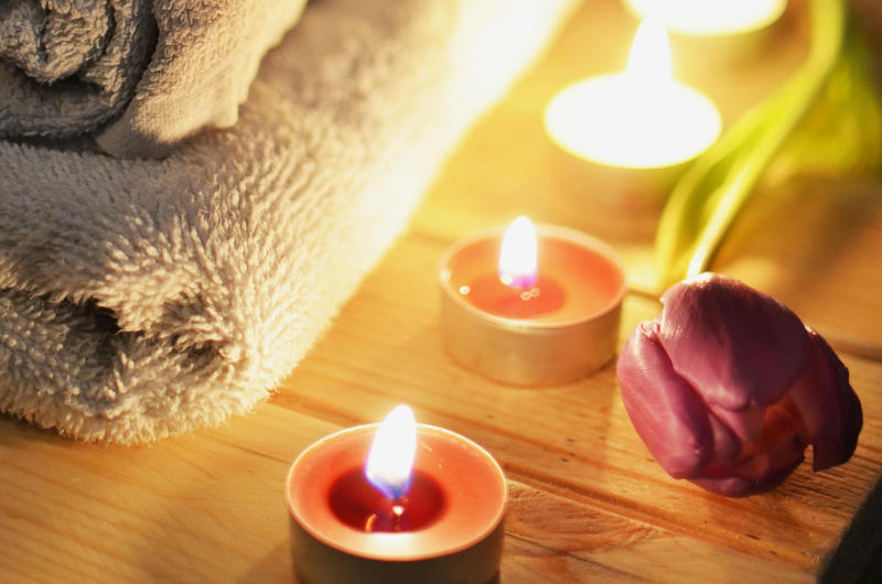 towels rose candles
